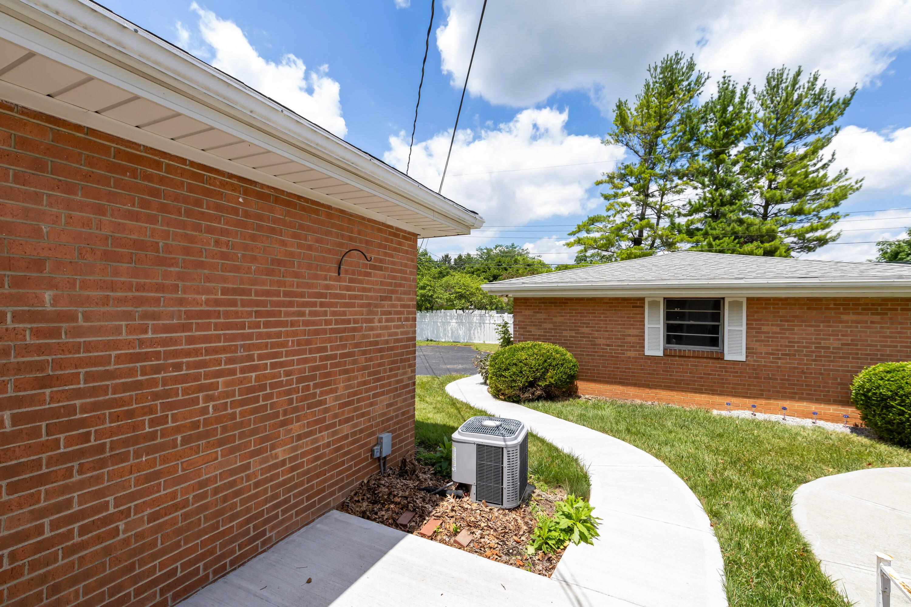 1792 Ardleigh Road Columbus, OH 43221 - Photo 9 of 39 photos_high_resolution_1792ArdleighRoadE