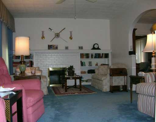 35 Fairview Road Forest Hills, PA 15221 - Photo 3 of 8 Living Room.
