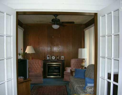 35 Fairview Road Forest Hills, PA 15221 - Photo 4 of 8 Den/Family/Great Room.