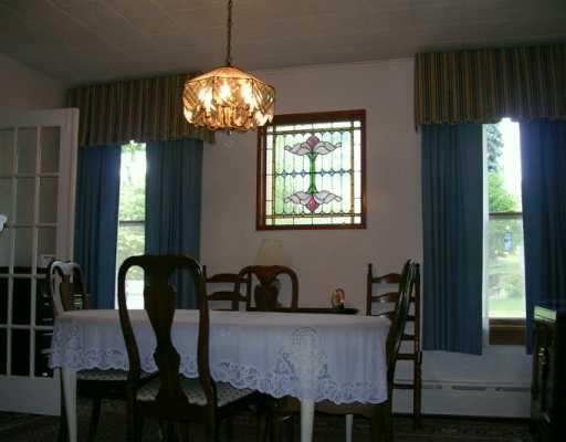 35 Fairview Road Forest Hills, PA 15221 - Photo 5 of 8 Dining Room.