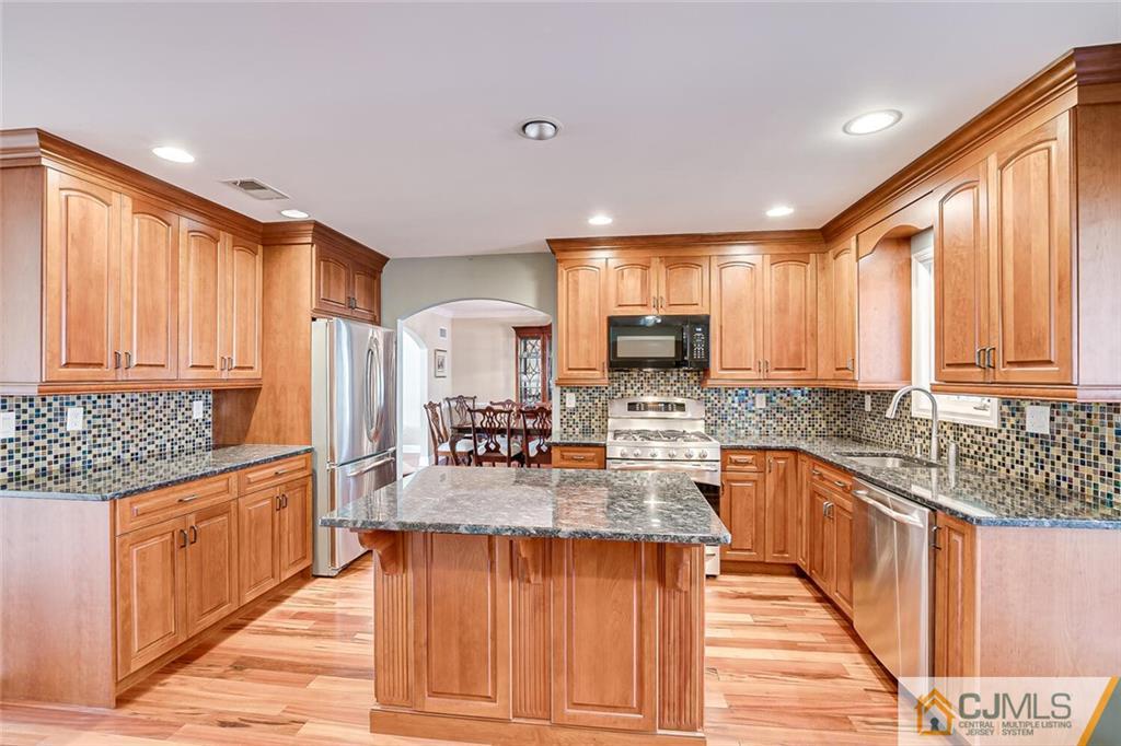 64 Dellwood Road Edison, NJ 08820 - Photo 9 of 37 Gallery Image 9