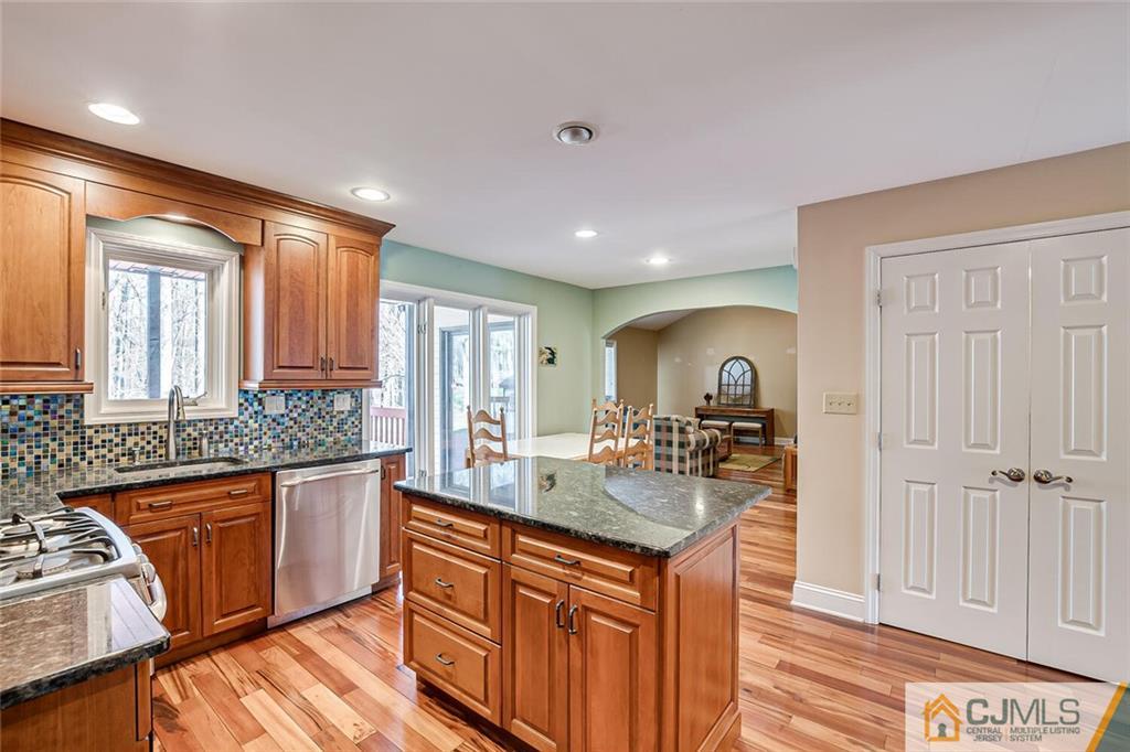 64 Dellwood Road Edison, NJ 08820 - Photo 10 of 37 Gallery Image 10