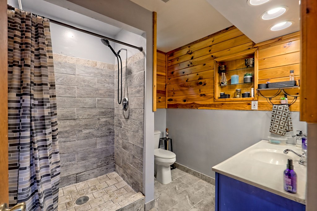 773 Rolling Oaks Road Murphy, NC 28906 - Photo 45 of 72 a bathroom with a sink toilet and shower