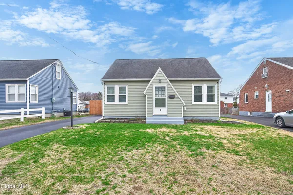 $319,900 | 3 Brigadier Street, Colonie, NY 12205