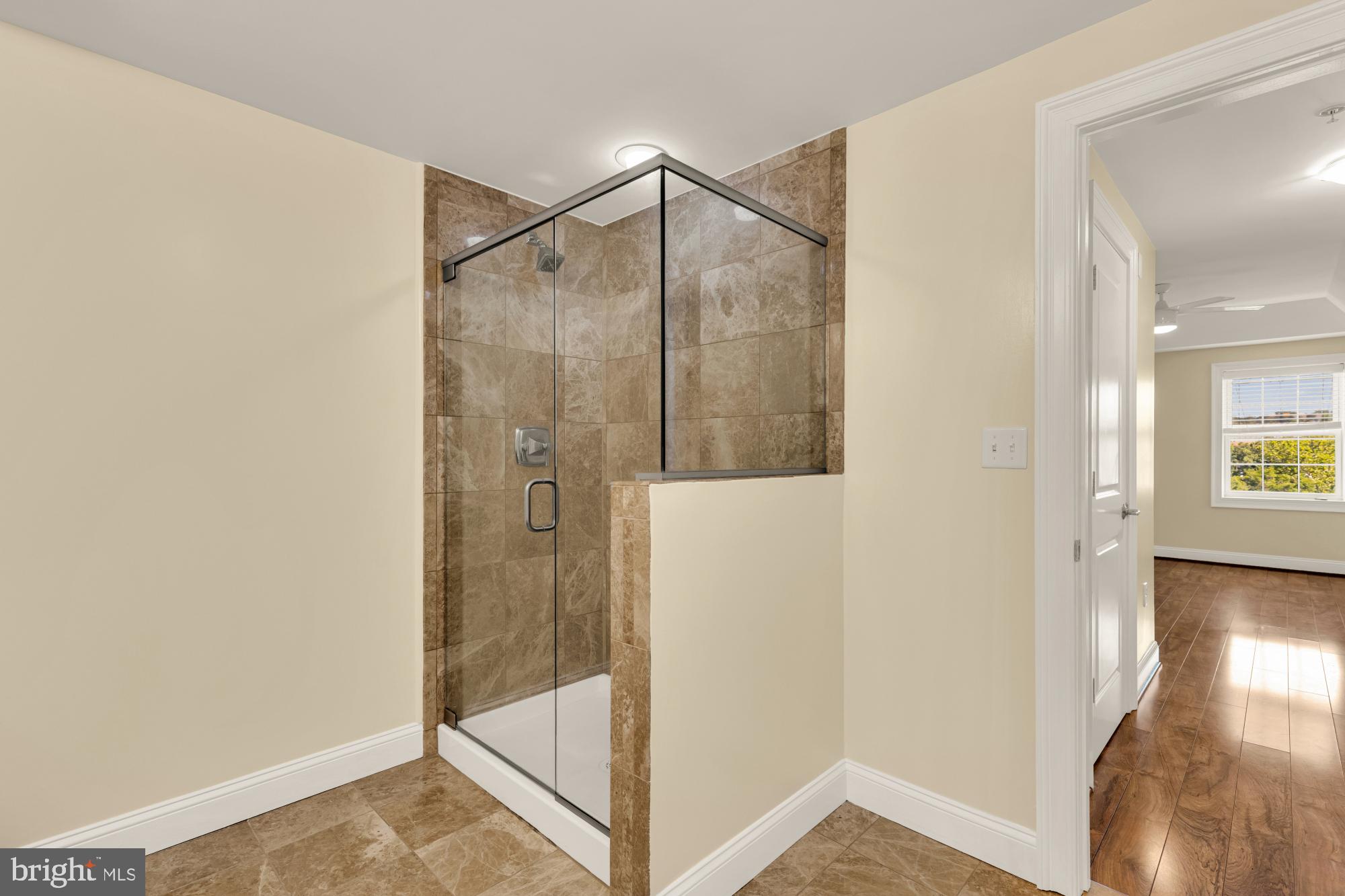 6301 Edsall Road, Unit 507 Alexandria, VA 22312 - Photo 17 of 40 Primary Bath