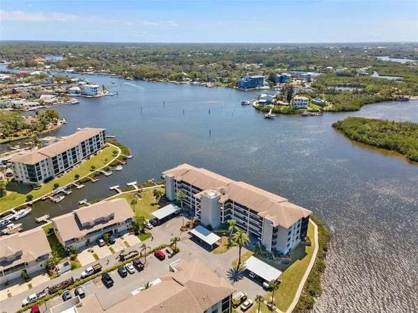 $2,200 | 8150 Brent Street, Unit 725, Port Richey, FL 34668