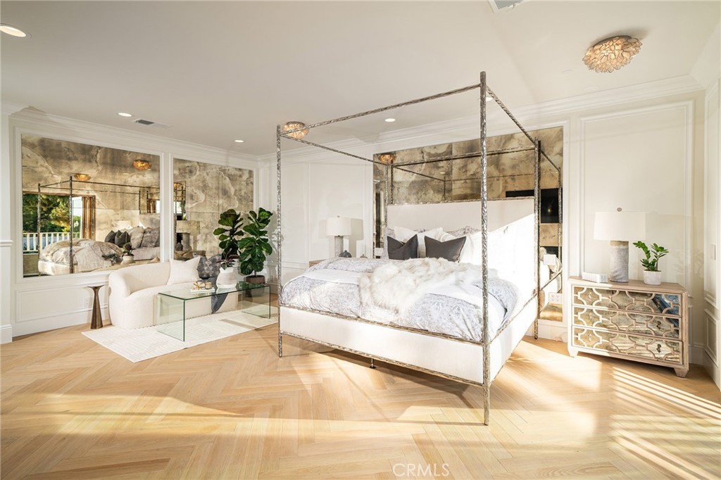 17 Boardwalk Newport Beach, CA 92660 - Photo 18 of 58 a bedroom with a large bed and potted plant