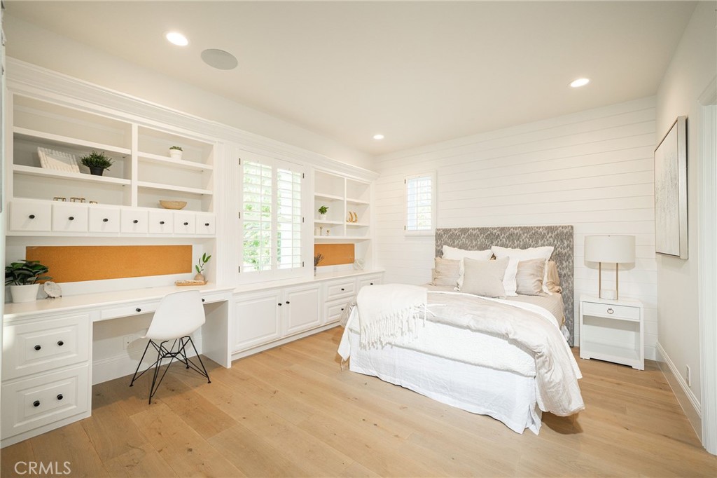 17 Boardwalk Newport Beach, CA 92660 - Photo 31 of 58 a bed room with a bed and a desk