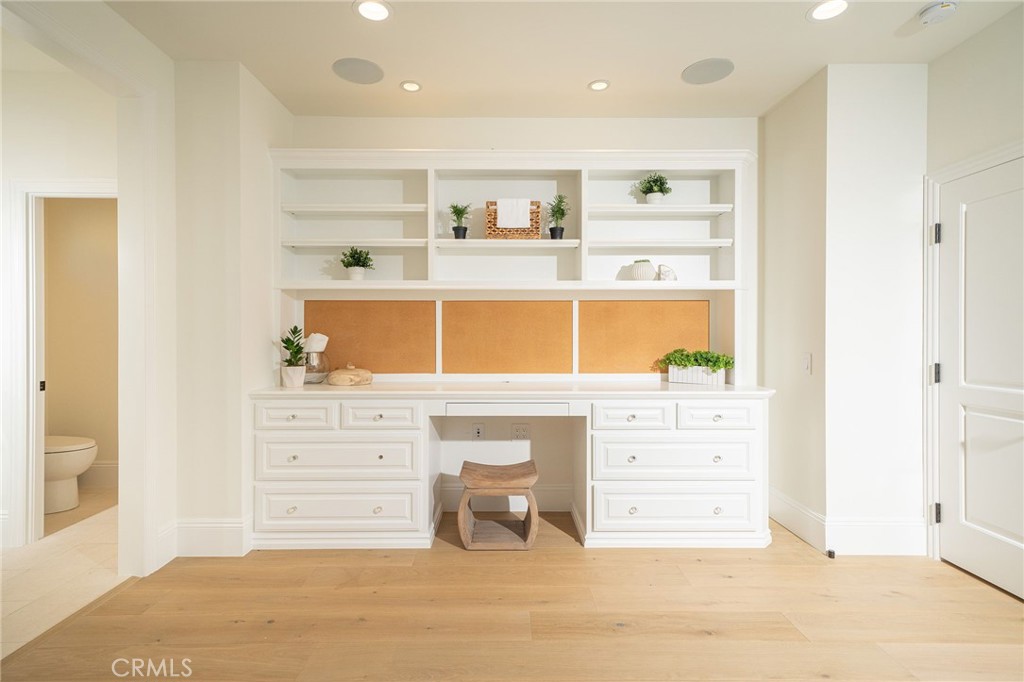 17 Boardwalk Newport Beach, CA 92660 - Photo 35 of 58 a view of dresser