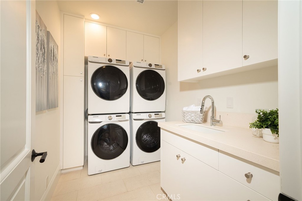 17 Boardwalk Newport Beach, CA 92660 - Photo 37 of 58 a utility room with dryer and washer