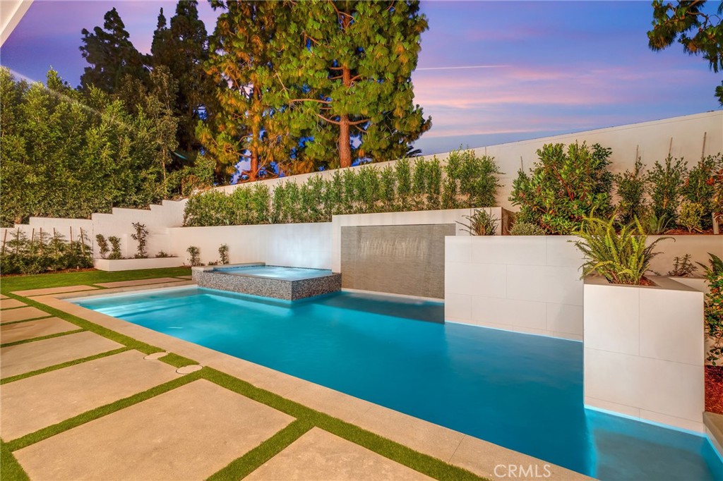 17 Boardwalk Newport Beach, CA 92660 - Photo 52 of 58 a view of a backyard