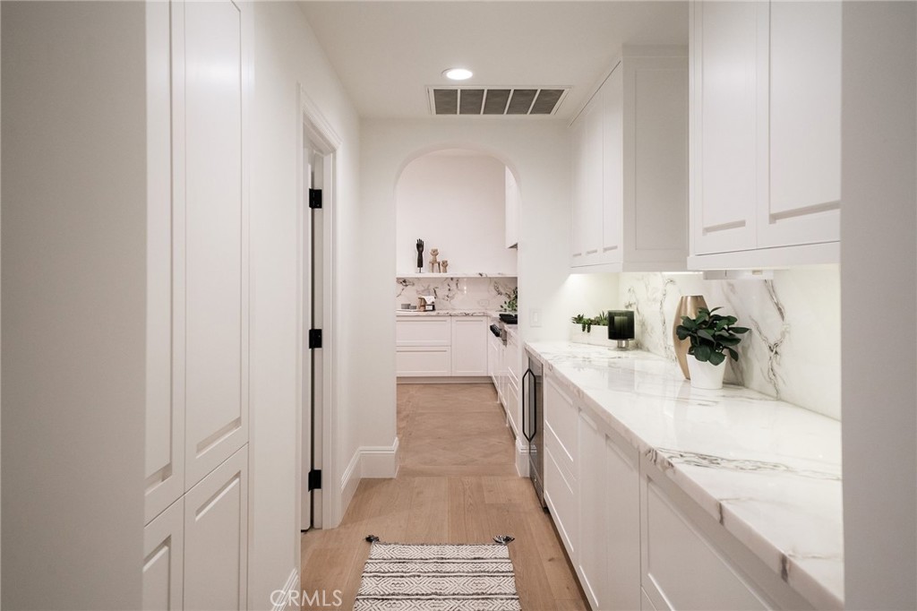 17 Boardwalk Newport Beach, CA 92660 - Photo 8 of 58