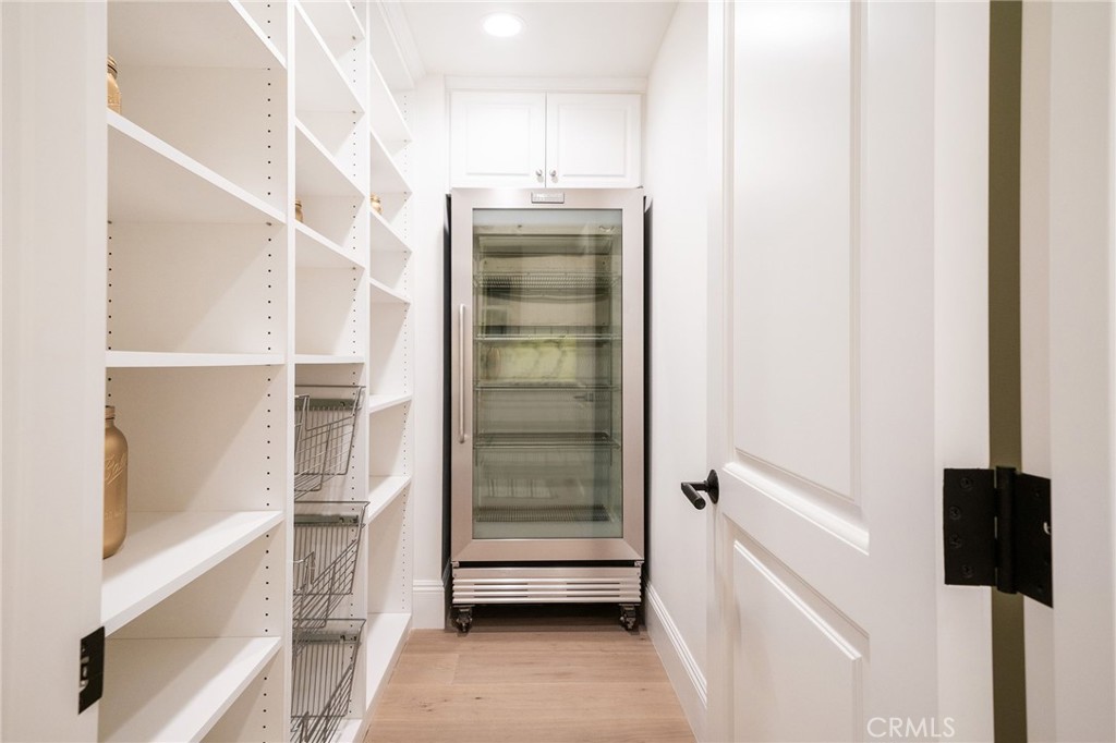 17 Boardwalk Newport Beach, CA 92660 - Photo 9 of 58