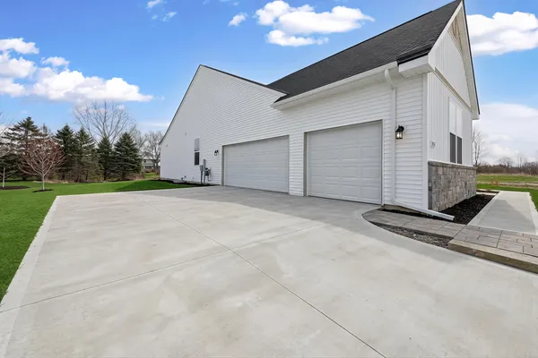 $799,750 | 28510 Coyote Court, New Hudson, MI 48165