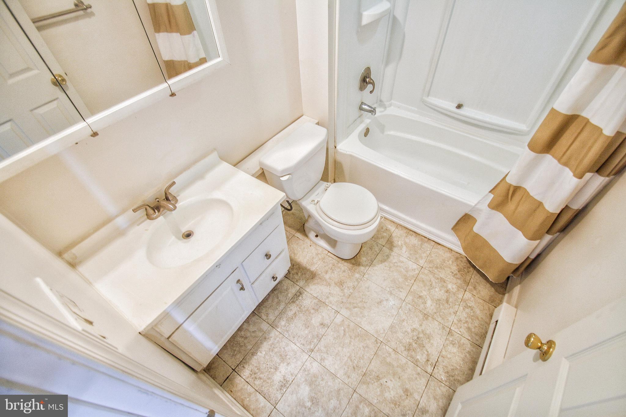 4739 Rorer Street Philadelphia, PA 19120 - Photo 39 of 47 Hall Bath