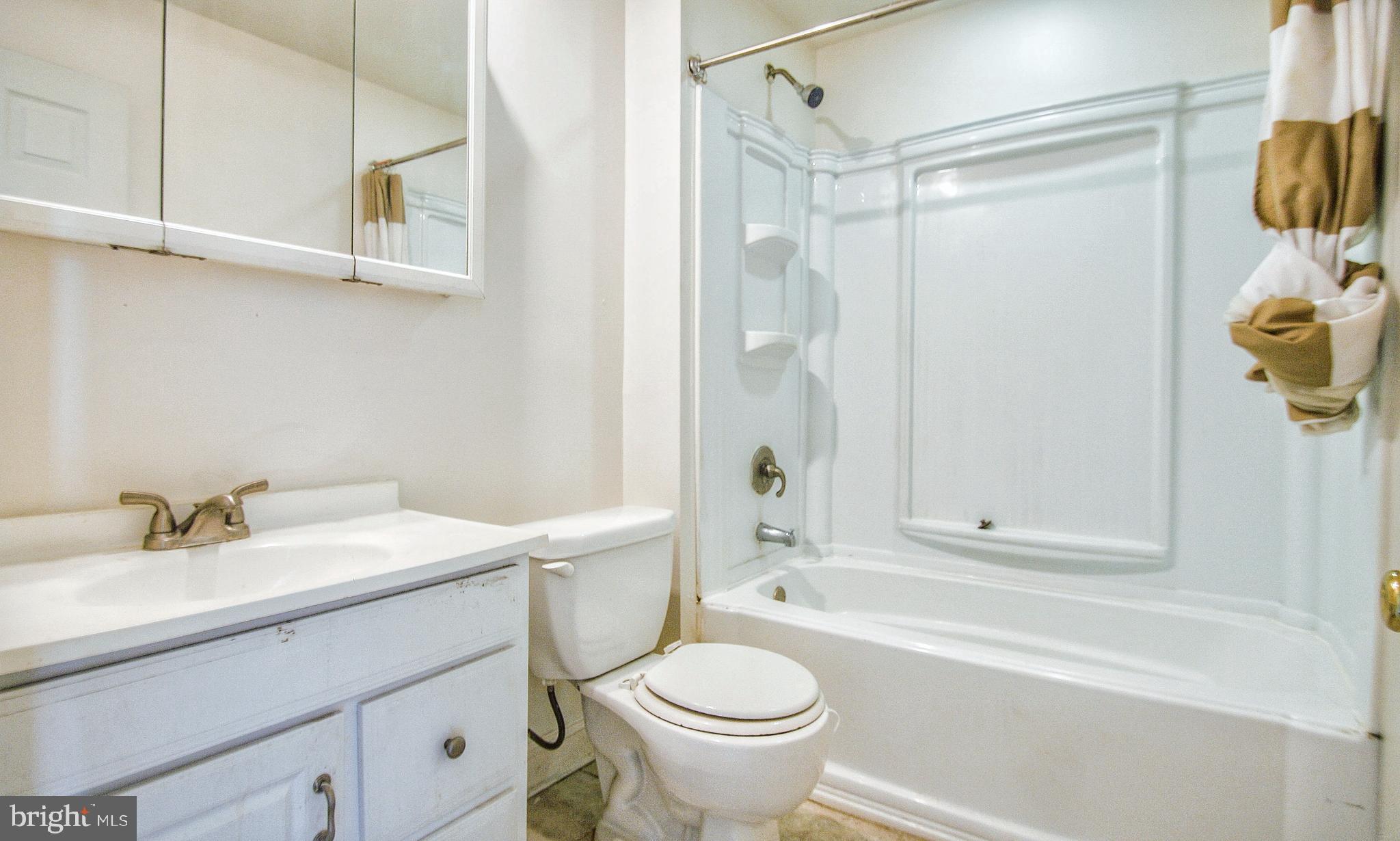 4739 Rorer Street Philadelphia, PA 19120 - Photo 40 of 47 Hall Bath
