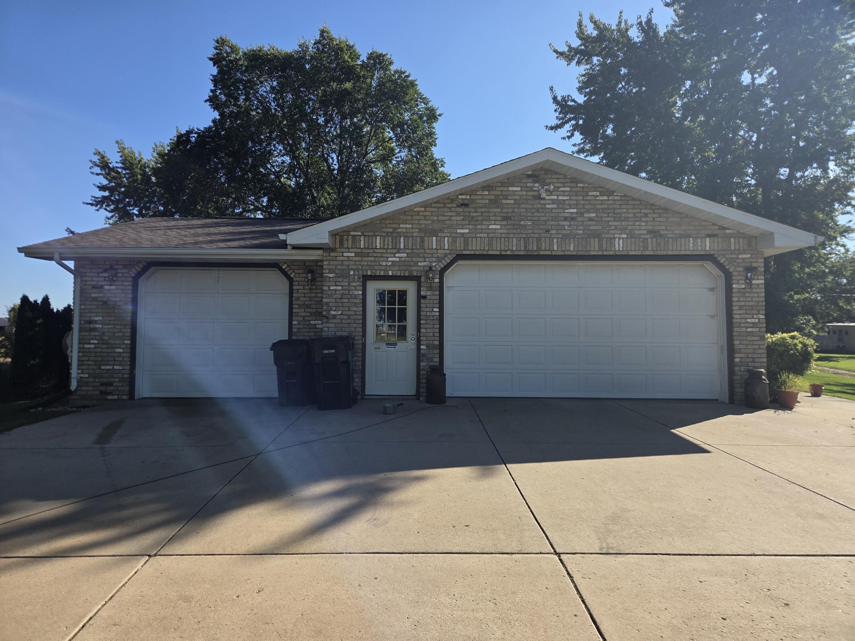 5546 Langer Road Medina, WI 53559 - Photo 20 of 27 Garage