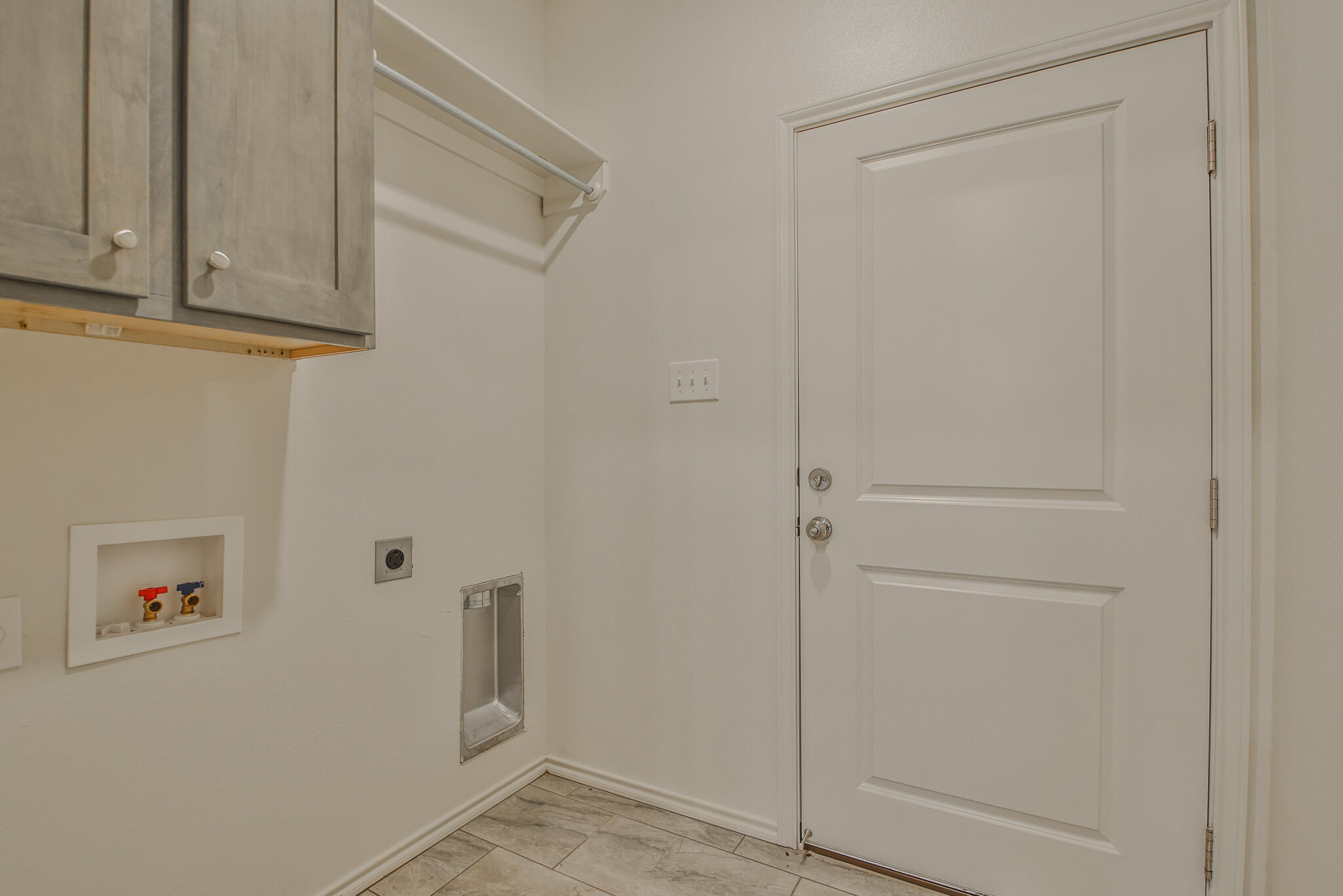 5512 Kemper Street Lubbock, TX 79416 - Photo 8 of 34 a view of cabinets