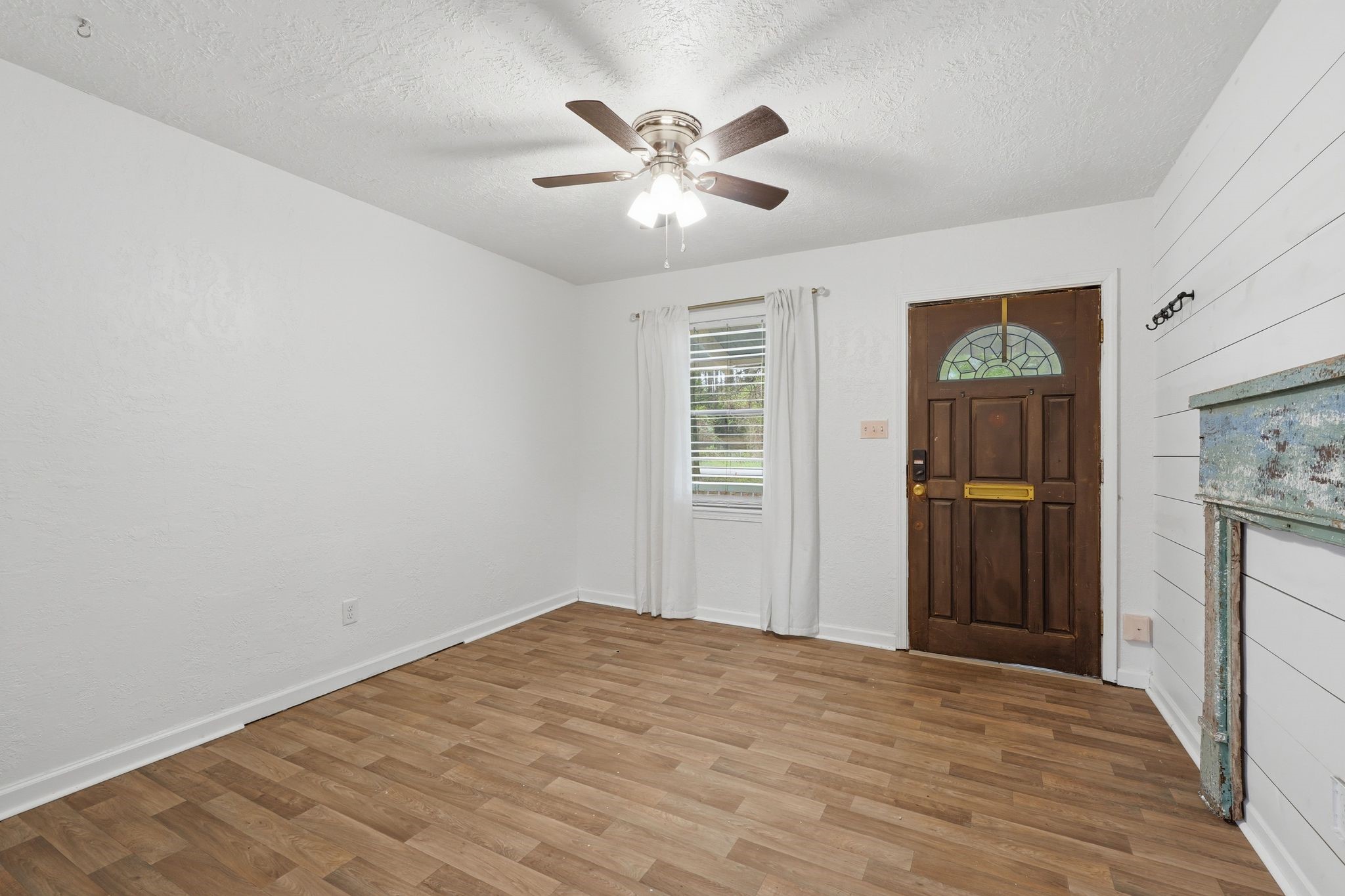 11757 Calvary Road Willis, TX 77318 - Photo 7 of 33 Designed for everyday living, this open space features flooring and a light, airy feel.