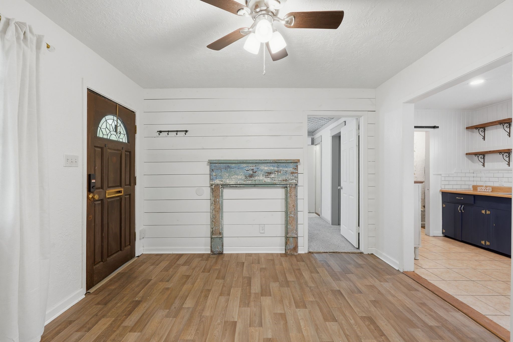 11757 Calvary Road Willis, TX 77318 - Photo 8 of 33 Welcoming living area and easy access to the kitchen.
