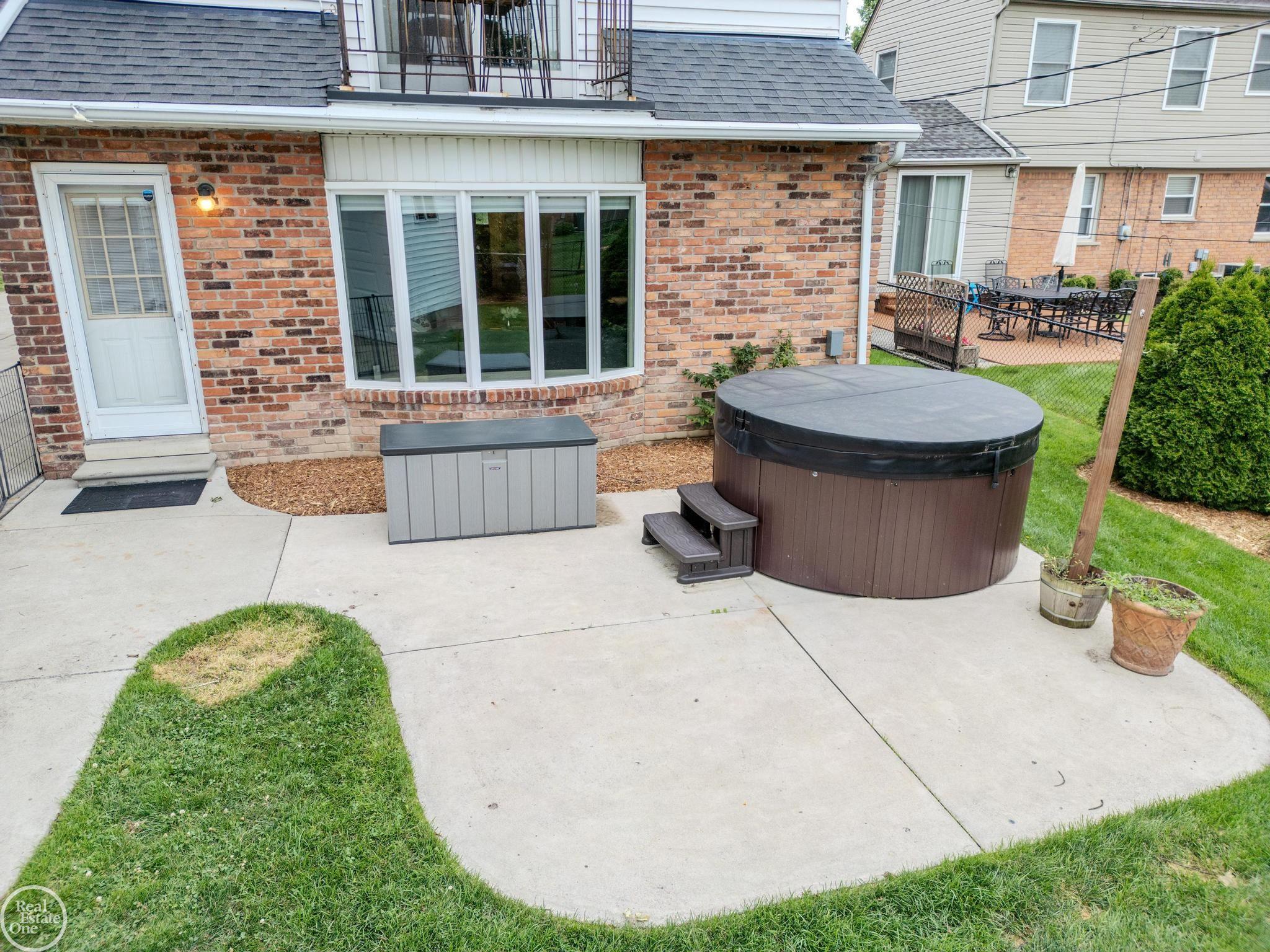 951 Hampton Road Grosse Pointe, MI 48236 - Photo 62 of 85 50147430-5d1b709d-0114-40f9-9114-1bdb4afebd71.JPG