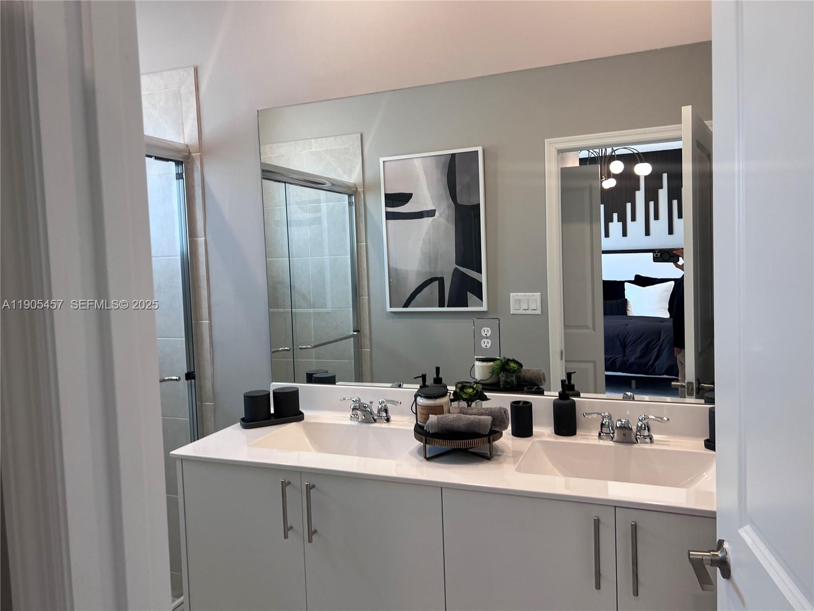 640 Southeast 14th Street Homestead, FL 33034 - Photo 13 of 29 a bathroom with a sink and a mirror