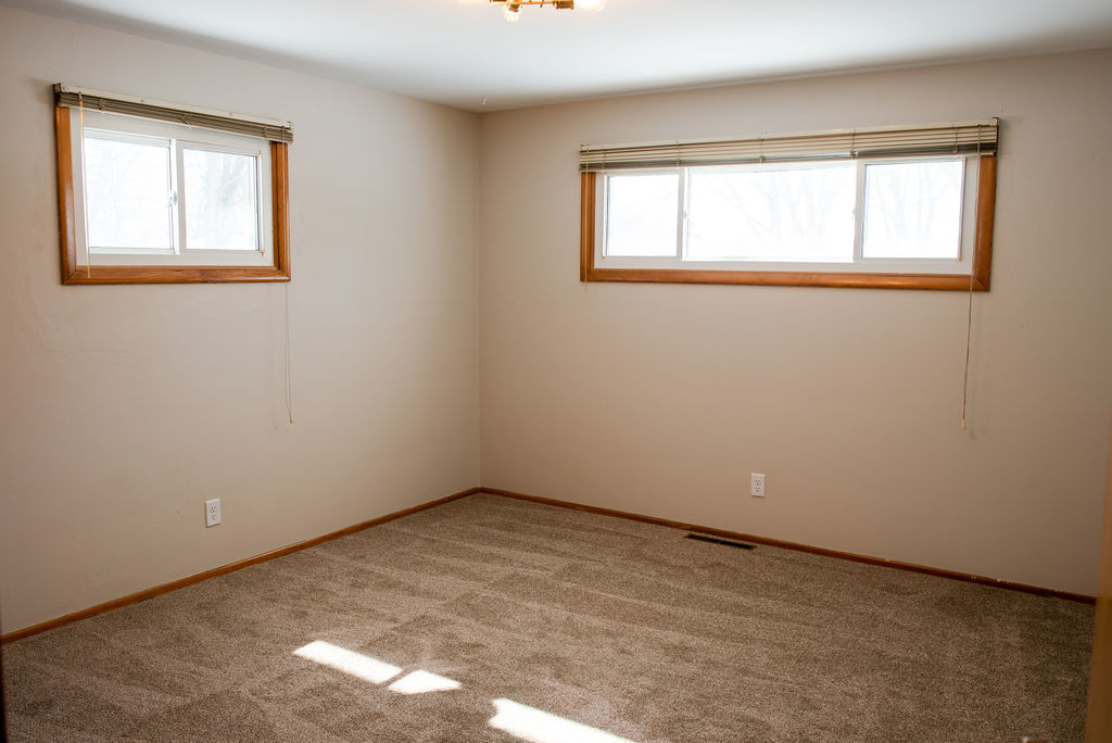 425 West Donald Street Kankakee, IL 60901 - Photo 13 of 14 an empty room with a window
