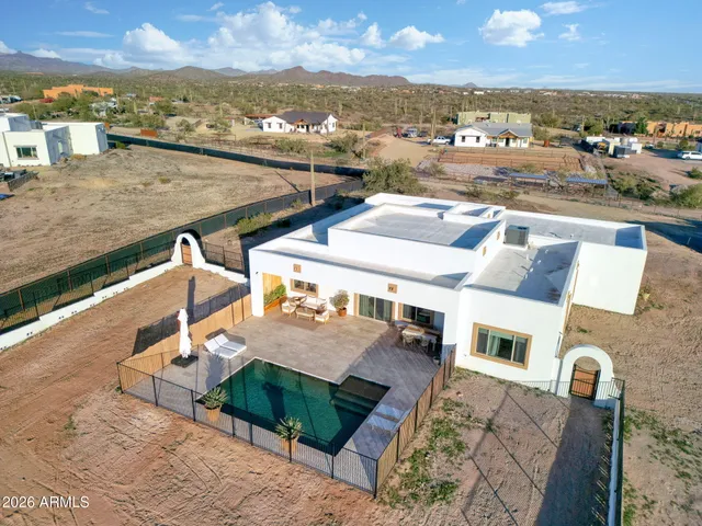 $899,000 | 25937 Ravina Lane, Morristown, AZ 85342