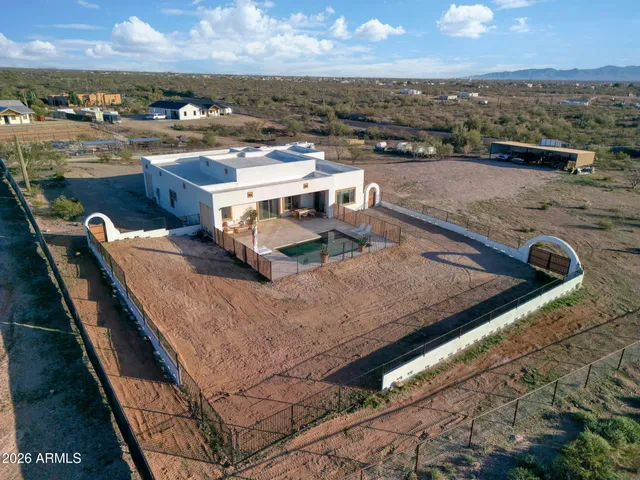 $899,000 | 25937 Ravina Lane, Morristown, AZ 85342