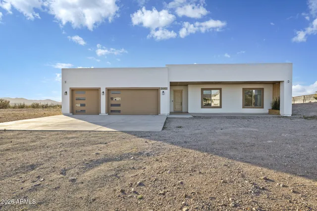 $899,000 | 25937 Ravina Lane, Morristown, AZ 85342