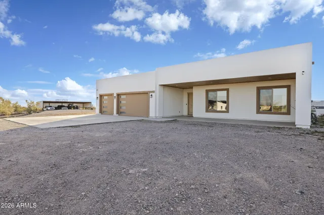 $899,000 | 25937 Ravina Lane, Morristown, AZ 85342