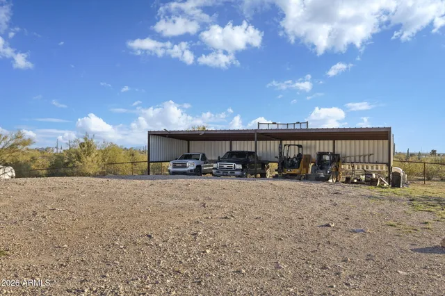 $899,000 | 25937 Ravina Lane, Morristown, AZ 85342