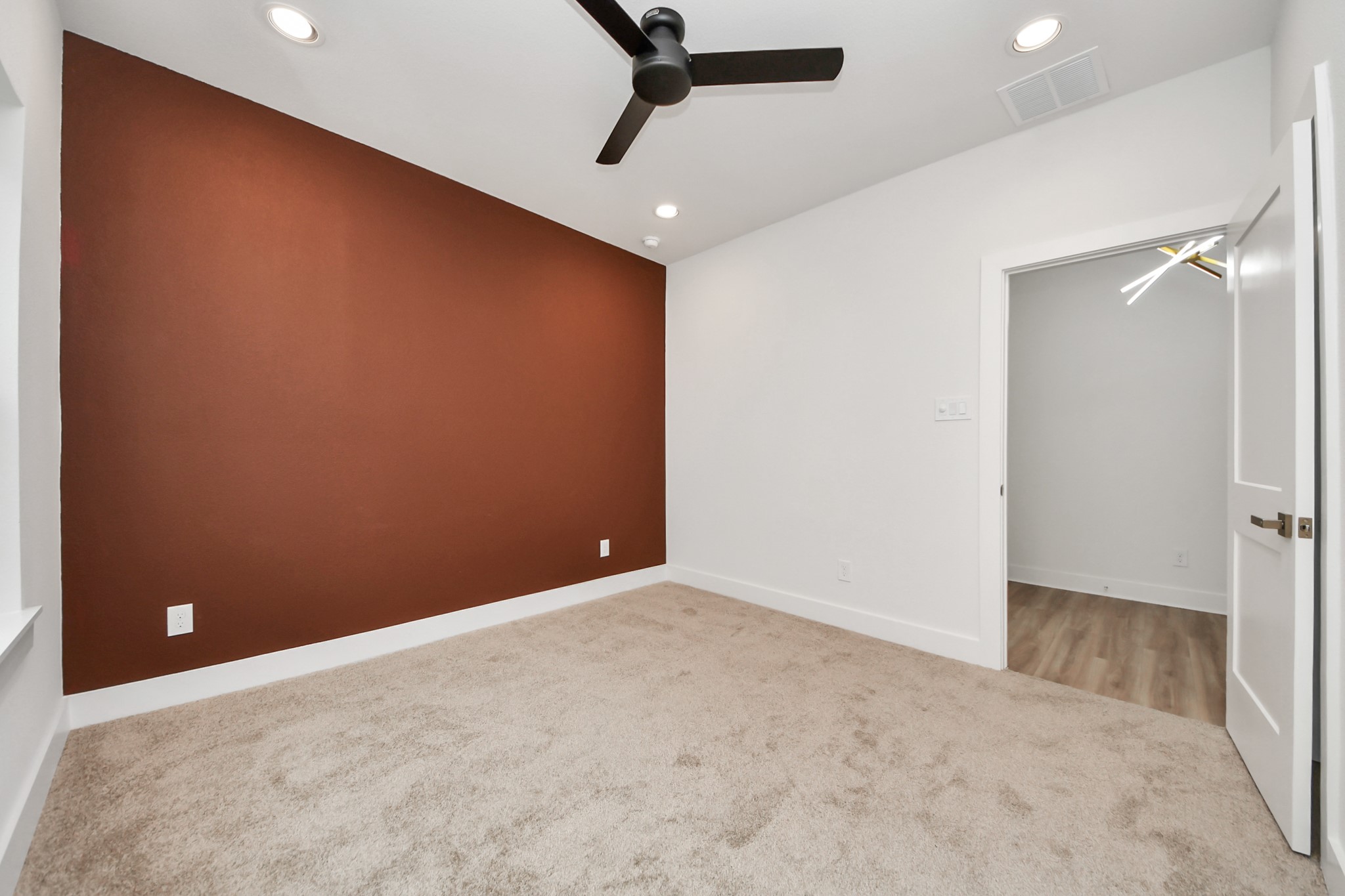 2426 Ella Boulevard Houston, TX 77008 - Photo 5 of 43
