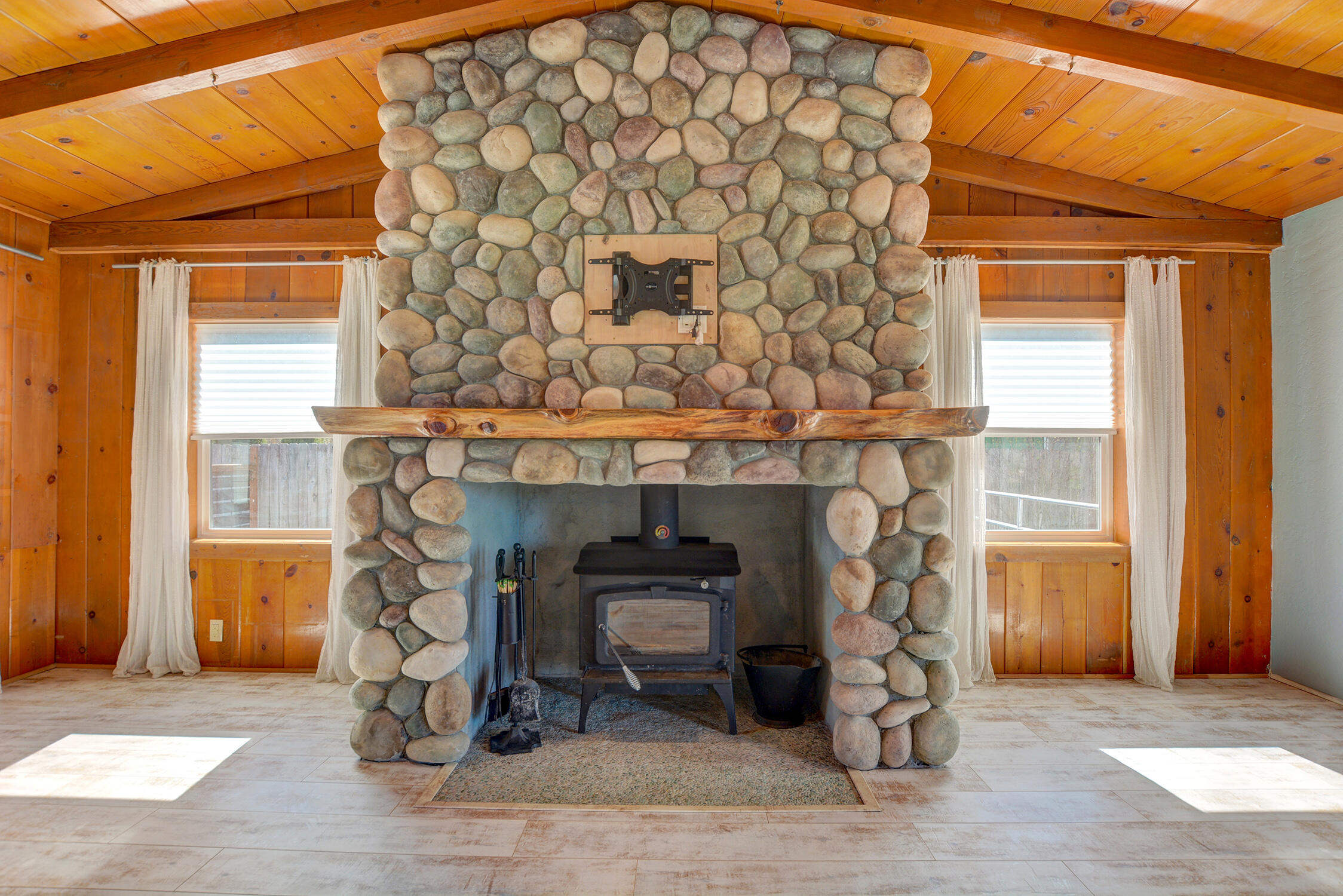 7441 Maple Lane Central Point, OR 97502 - Photo 10 of 68 10