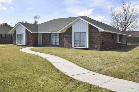$290,000 | 4948 East St Charles Avenue, Lake Charles, LA 70605