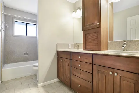 $290,000 | 4948 East St Charles Avenue, Lake Charles, LA 70605