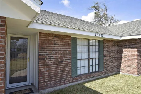 $290,000 | 4948 East St Charles Avenue, Lake Charles, LA 70605