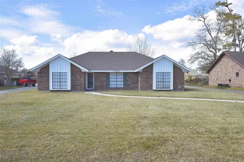 $290,000 | 4948 East St Charles Avenue, Lake Charles, LA 70605
