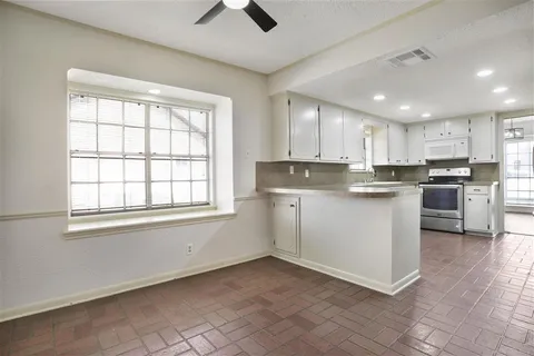 $290,000 | 4948 East St Charles Avenue, Lake Charles, LA 70605