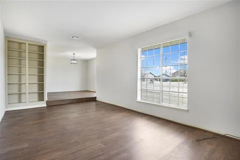 $290,000 | 4948 East St Charles Avenue, Lake Charles, LA 70605