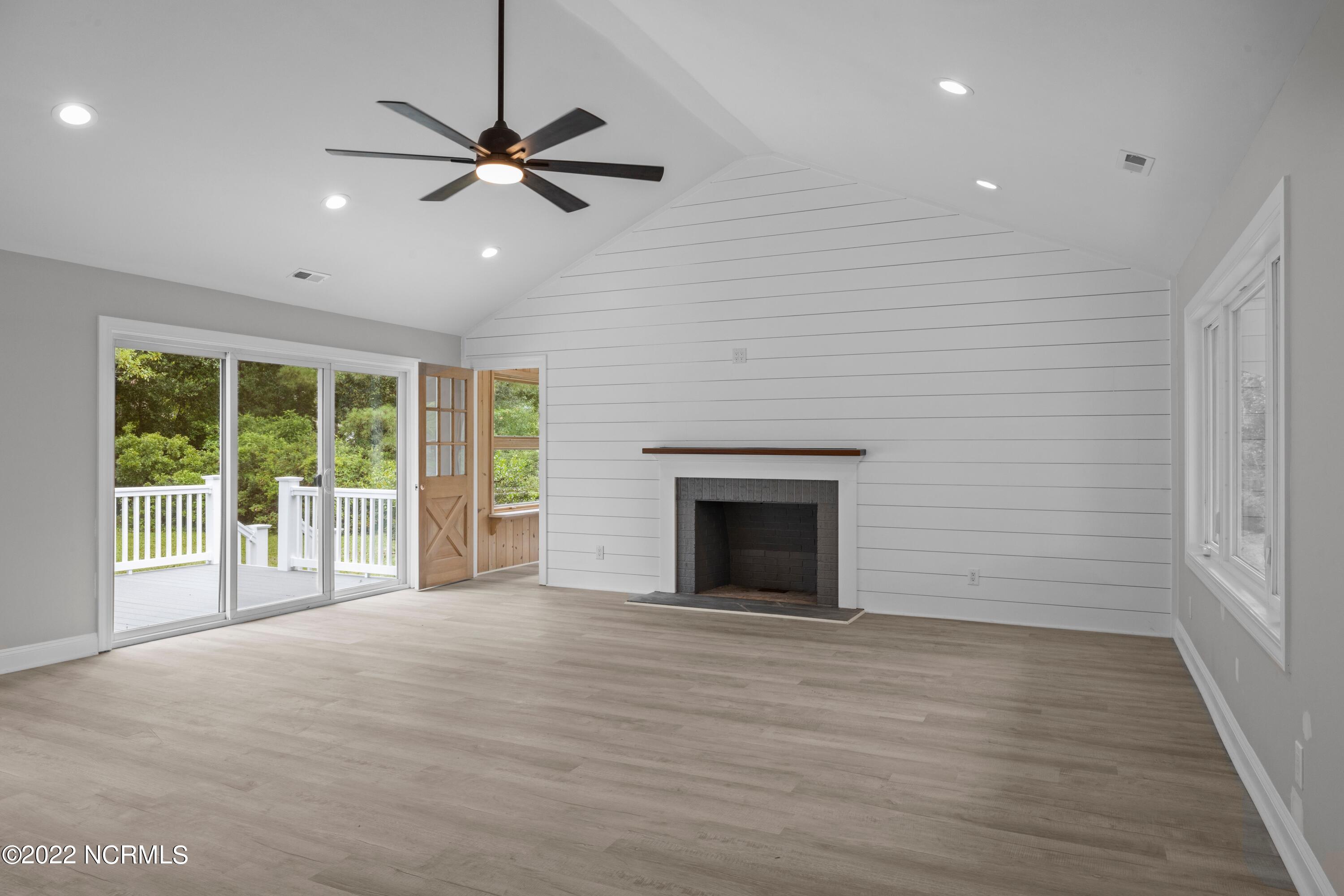 105 Ricky Lane Newport, NC 28570 - Photo 13 of 57 Great Room
