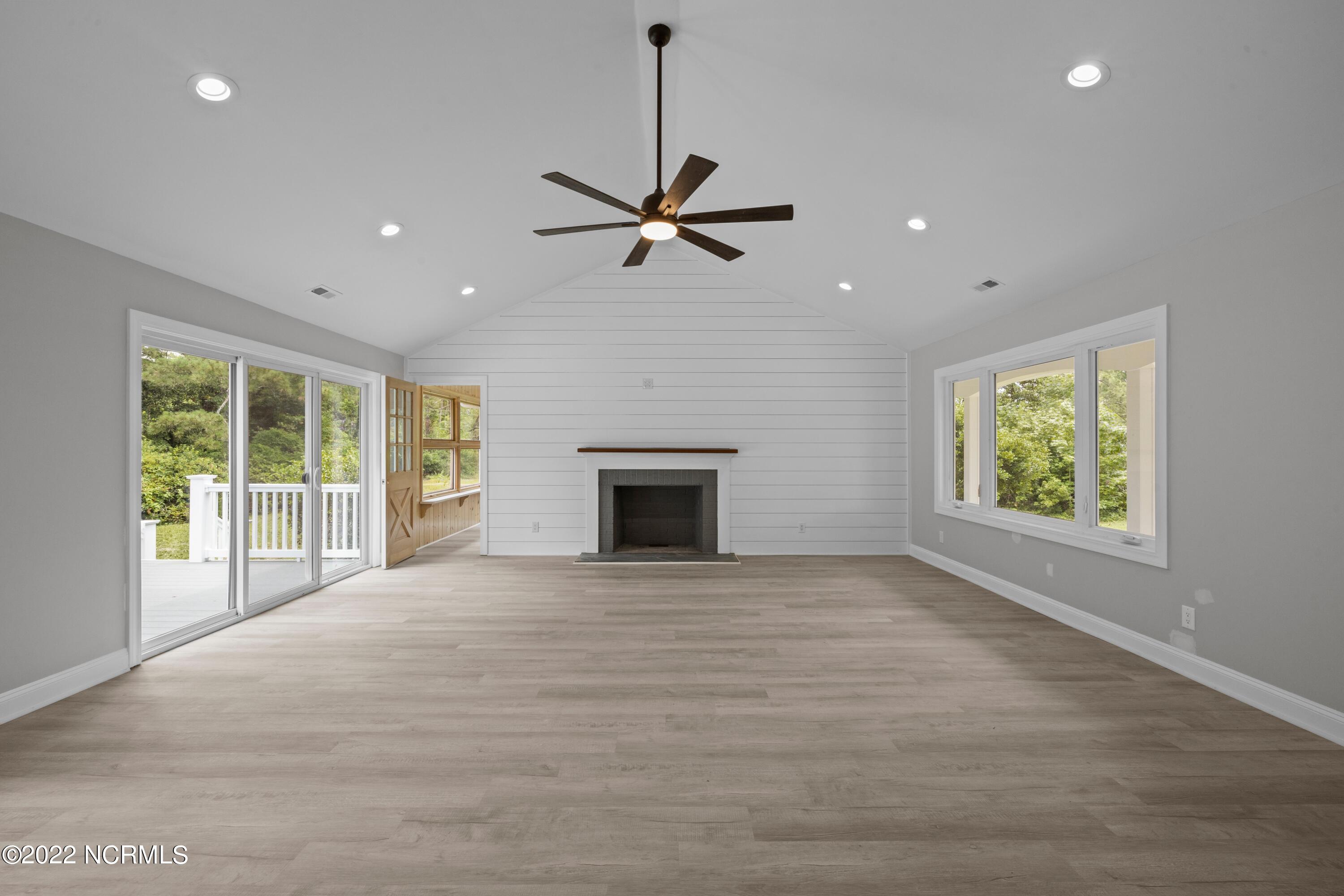 105 Ricky Lane Newport, NC 28570 - Photo 14 of 57 Great Room