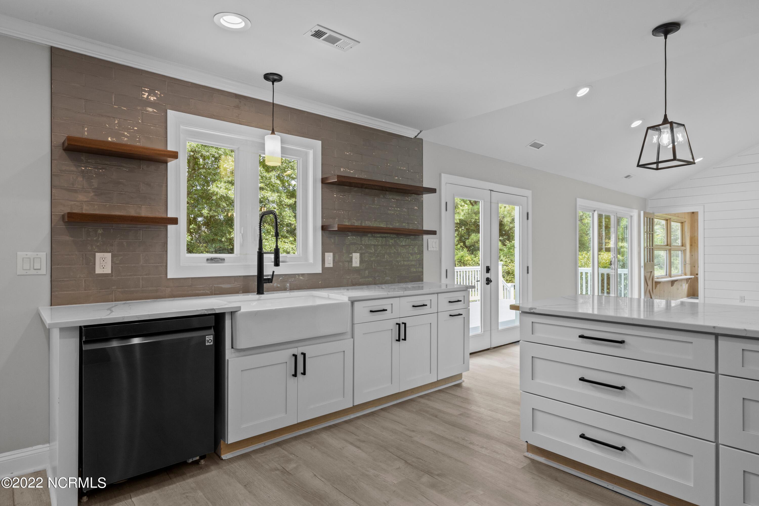 105 Ricky Lane Newport, NC 28570 - Photo 9 of 57 Kitchen