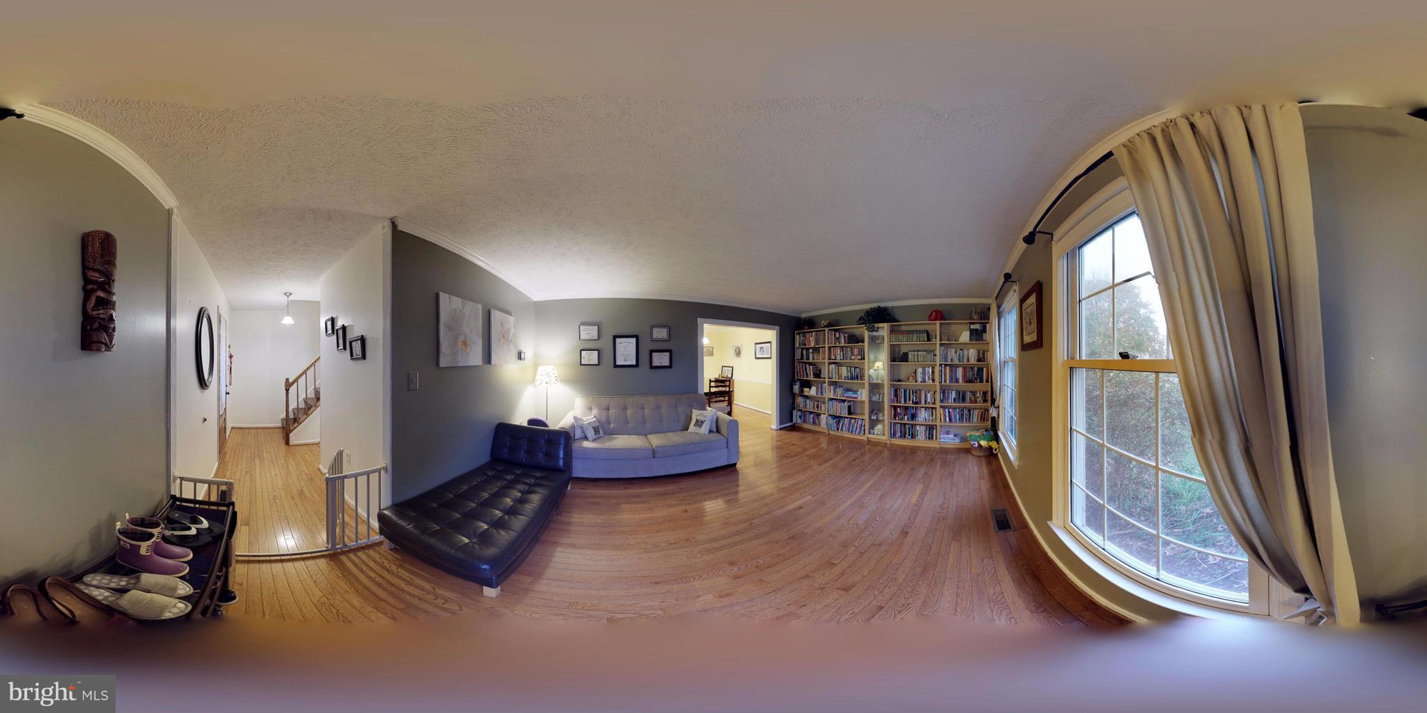 10481 Labrador Loop Manassas, VA 20112 - Photo 21 of 28 Panoramic View - Inside View