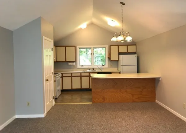 $1,900 | 34 Salem Place, Unit 34, Amherst, MA 01002