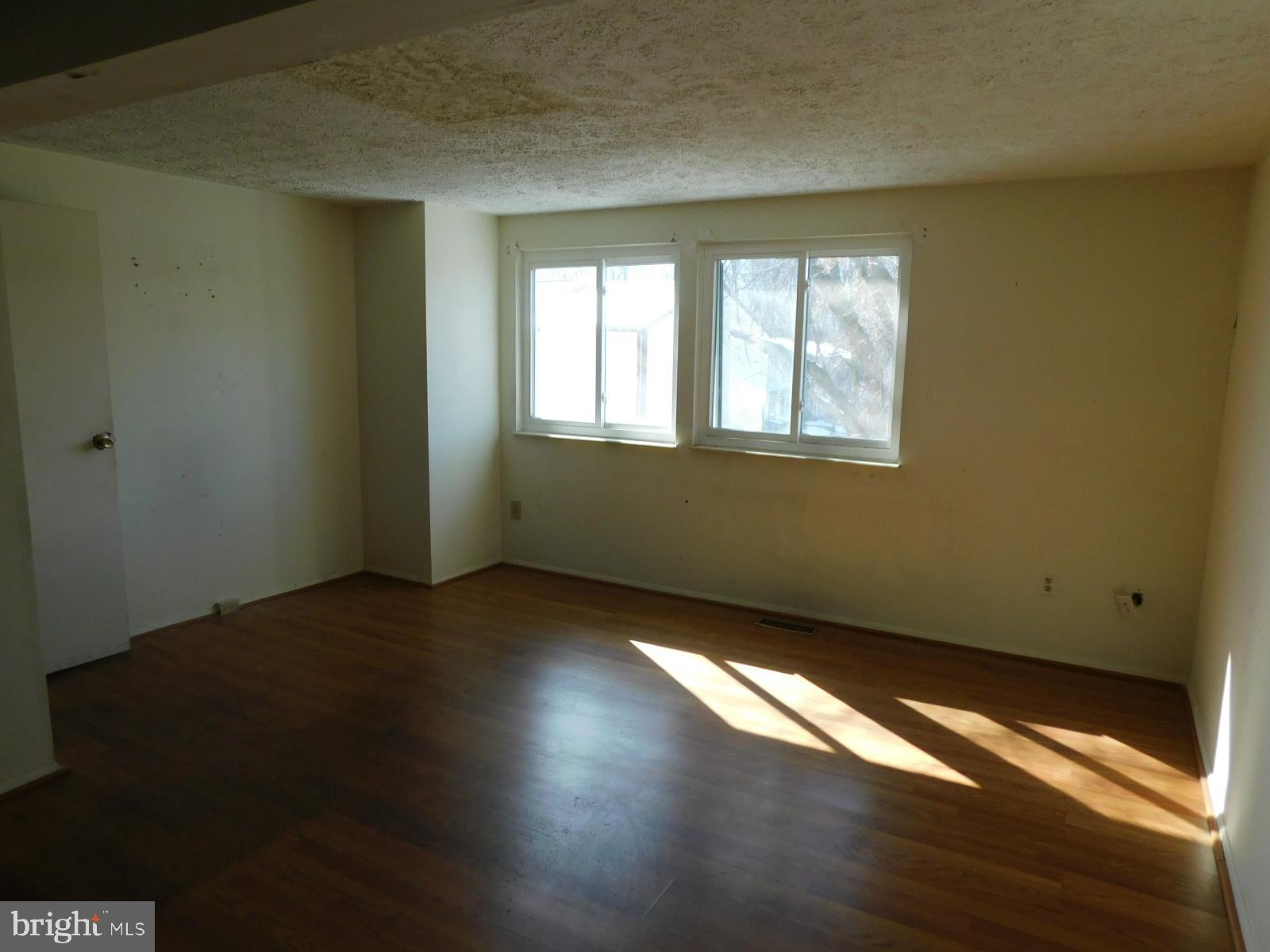12524 Cross Ridge Way Germantown, MD 20874 - Photo 5 of 16 Living Room