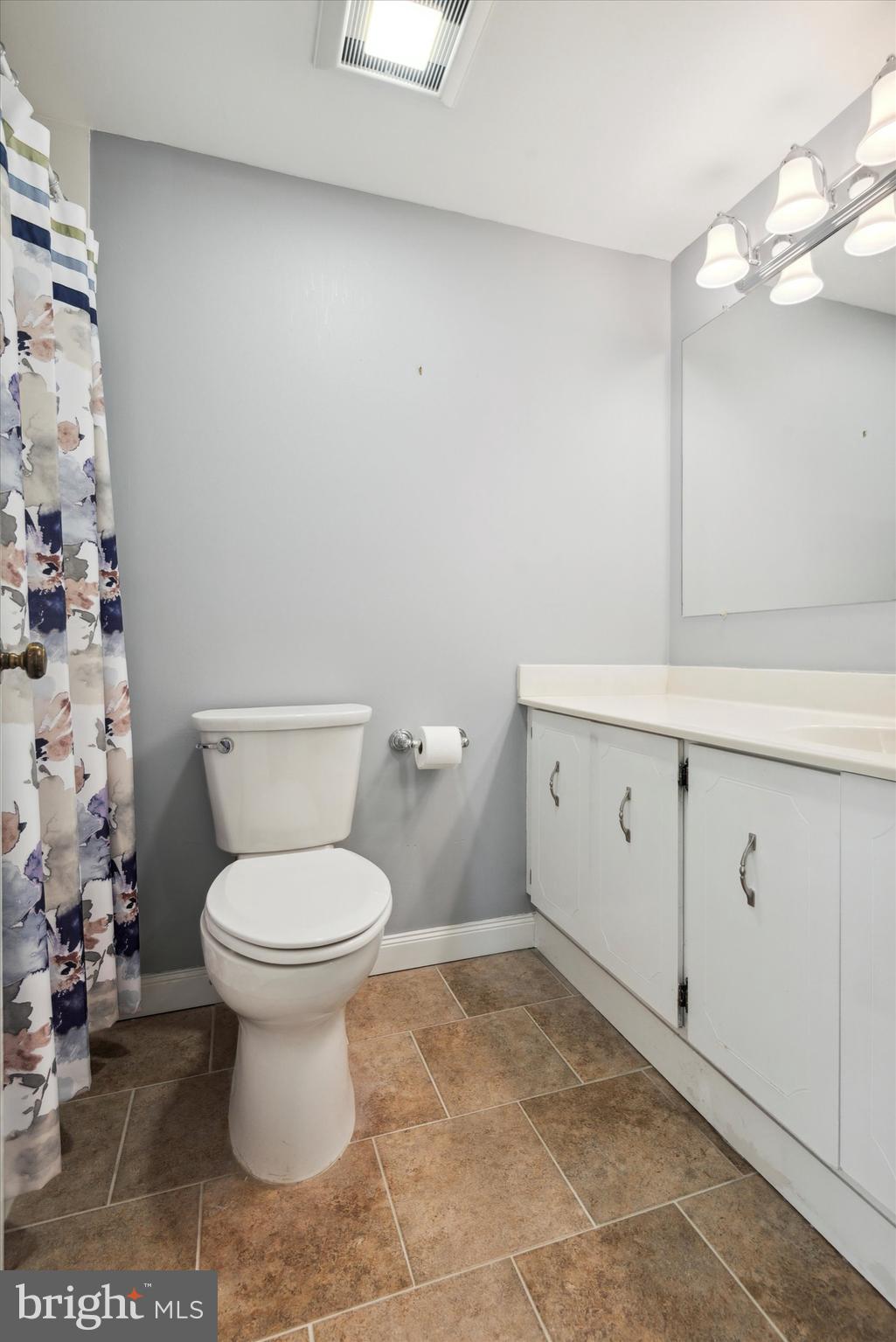 411 Haddonfield Cmns, Unit 411 Haddonfield, NJ 08033 - Photo 13 of 19 Full bath