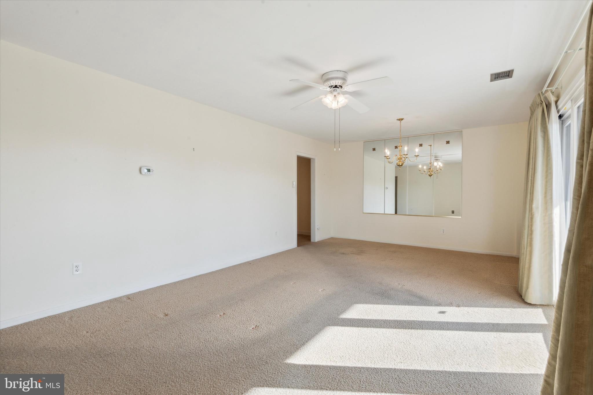 411 Haddonfield Cmns, Unit 411 Haddonfield, NJ 08033 - Photo 3 of 19 Living room