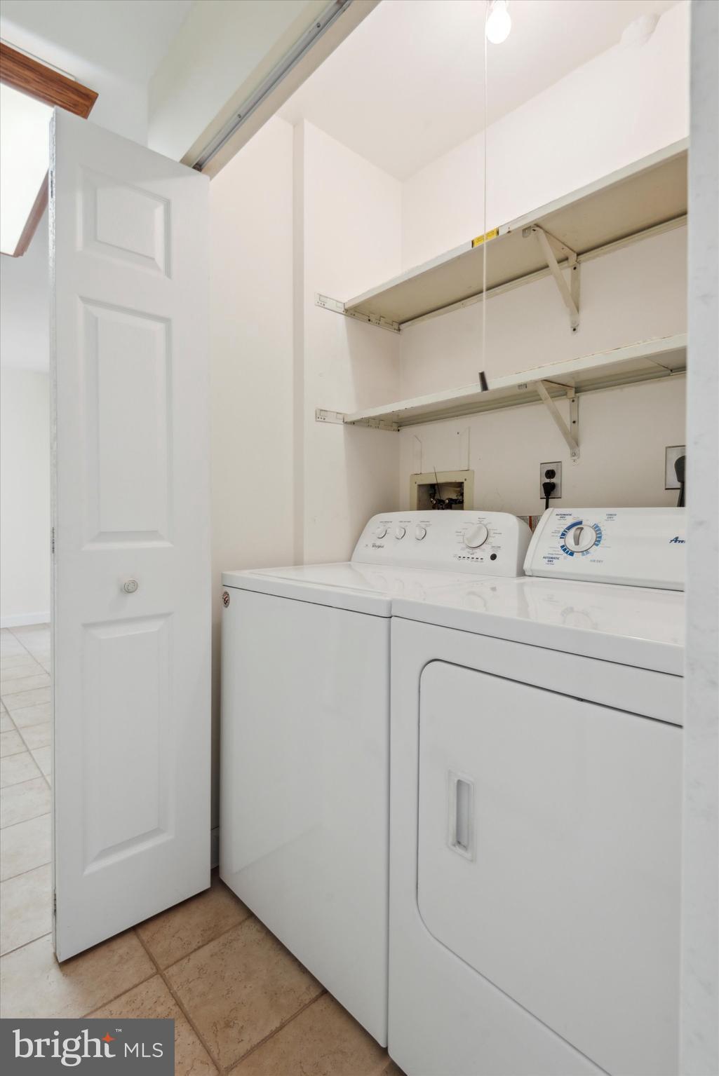 411 Haddonfield Cmns, Unit 411 Haddonfield, NJ 08033 - Photo 8 of 19 Near kitchen