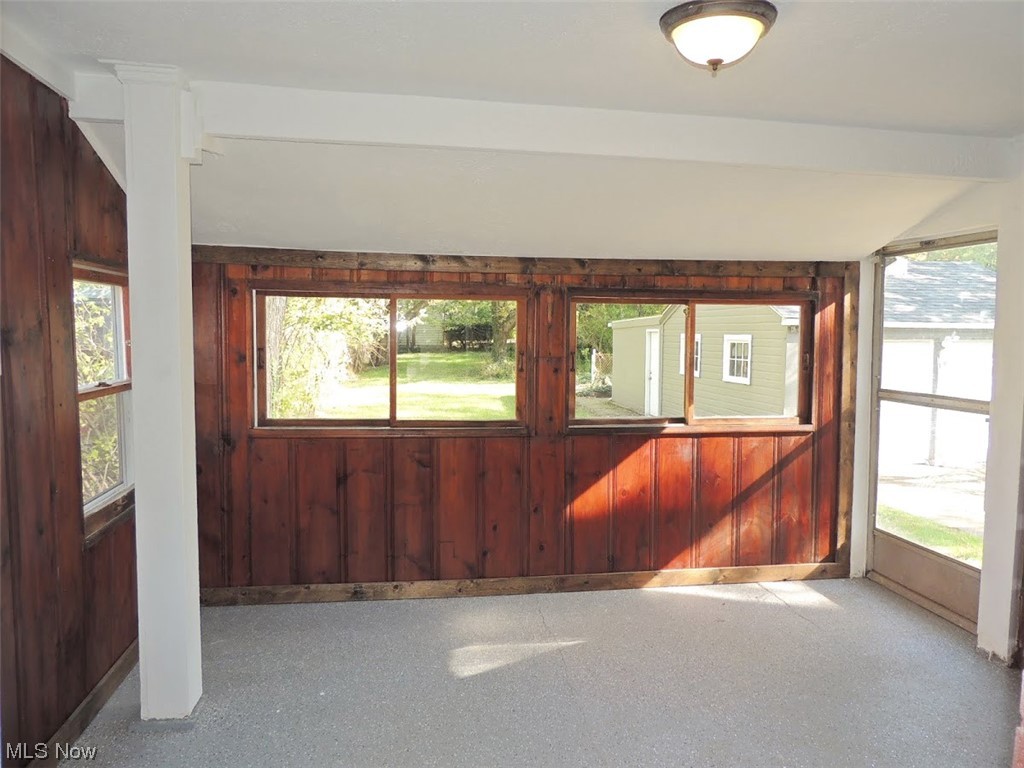977 Woodview Road Cleveland, OH 44121 - Photo 8 of 20